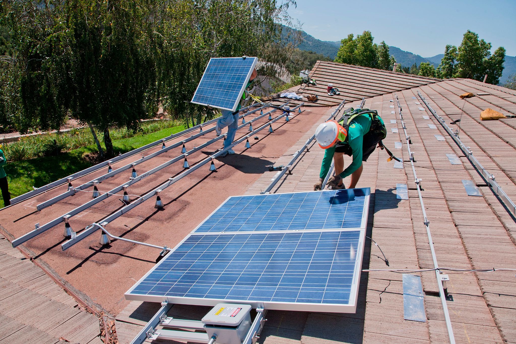 Instalação e Estrutura de Fixação dos Painéis Solares